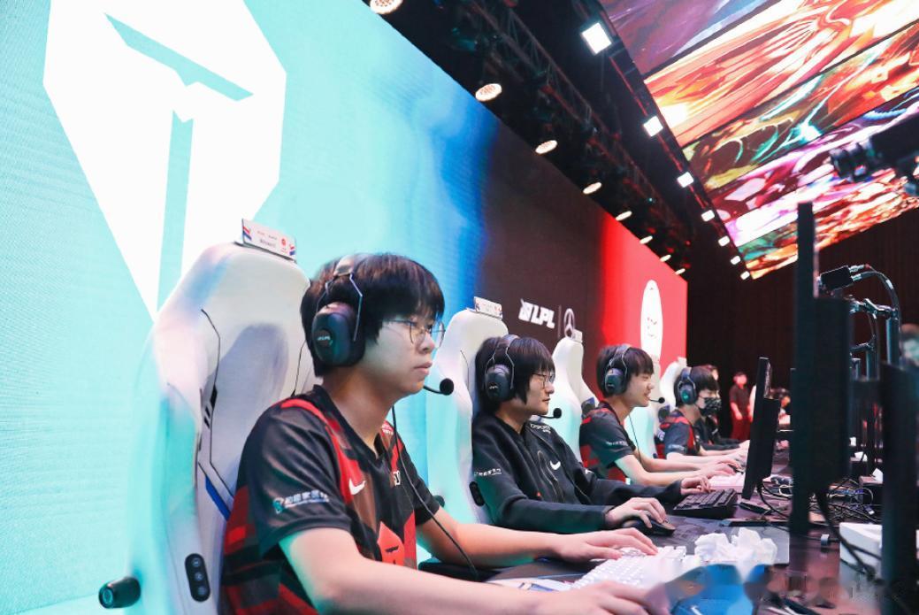 TES官宣德杯大名单：晴天Ma