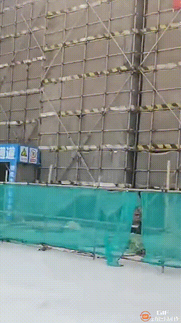 房子是收割人民财富最锋利的一把尖刀，而普通老百姓是一茬又一茬的韭菜!

它能一次