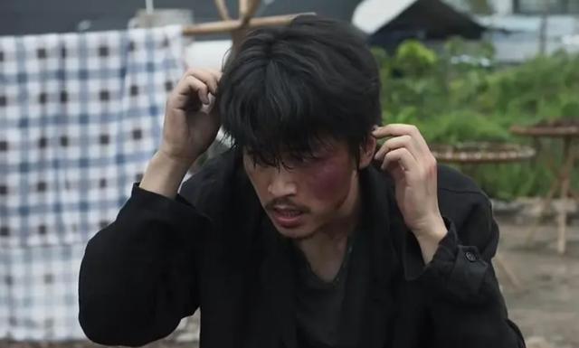 关于陈晓和王一博在剧中演技的争论。
有不少人说陈晓的表演有点用力，王一博的表现则