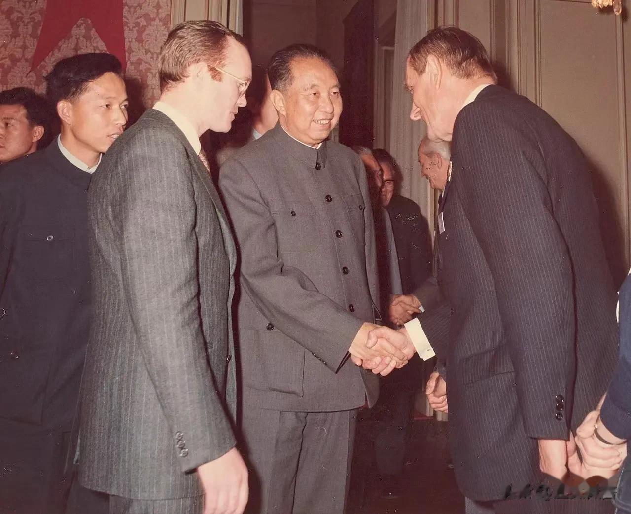 1979年4月1日，中共中央政治局常委、国务院总理华国锋同志对法国进行国事访问，