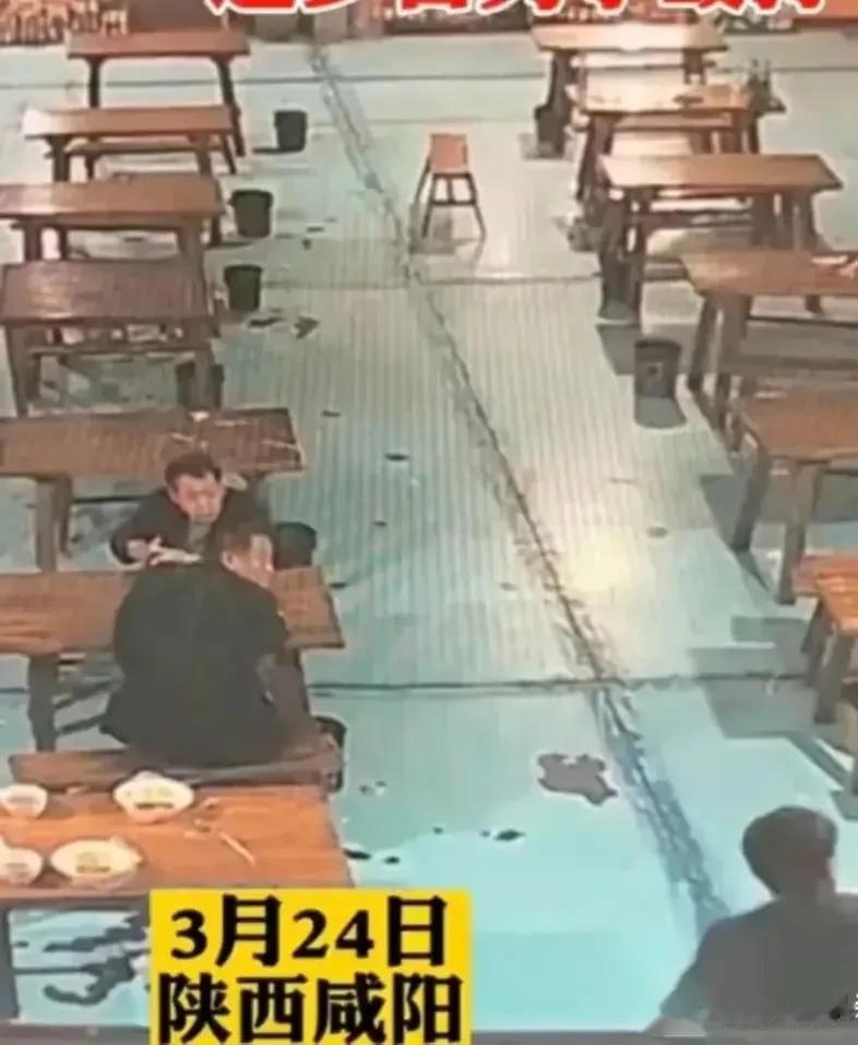 “太过分了”！近日陕西咸阳，发生了一件让人看了特别离谱特别气愤的事情！一名女子被
