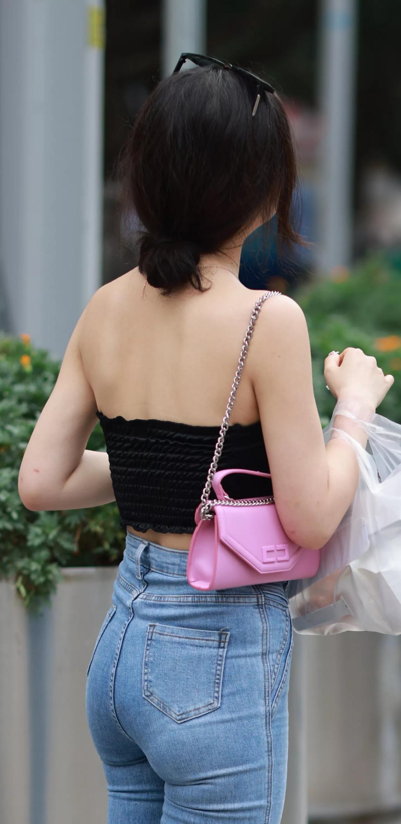 女孩的美背