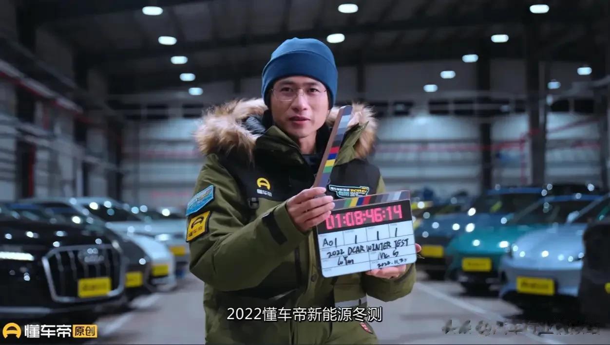 韩寒，好久不见！

从赛道到镜头，热爱速度的韩寒，又找到了新工作！

不过这一次