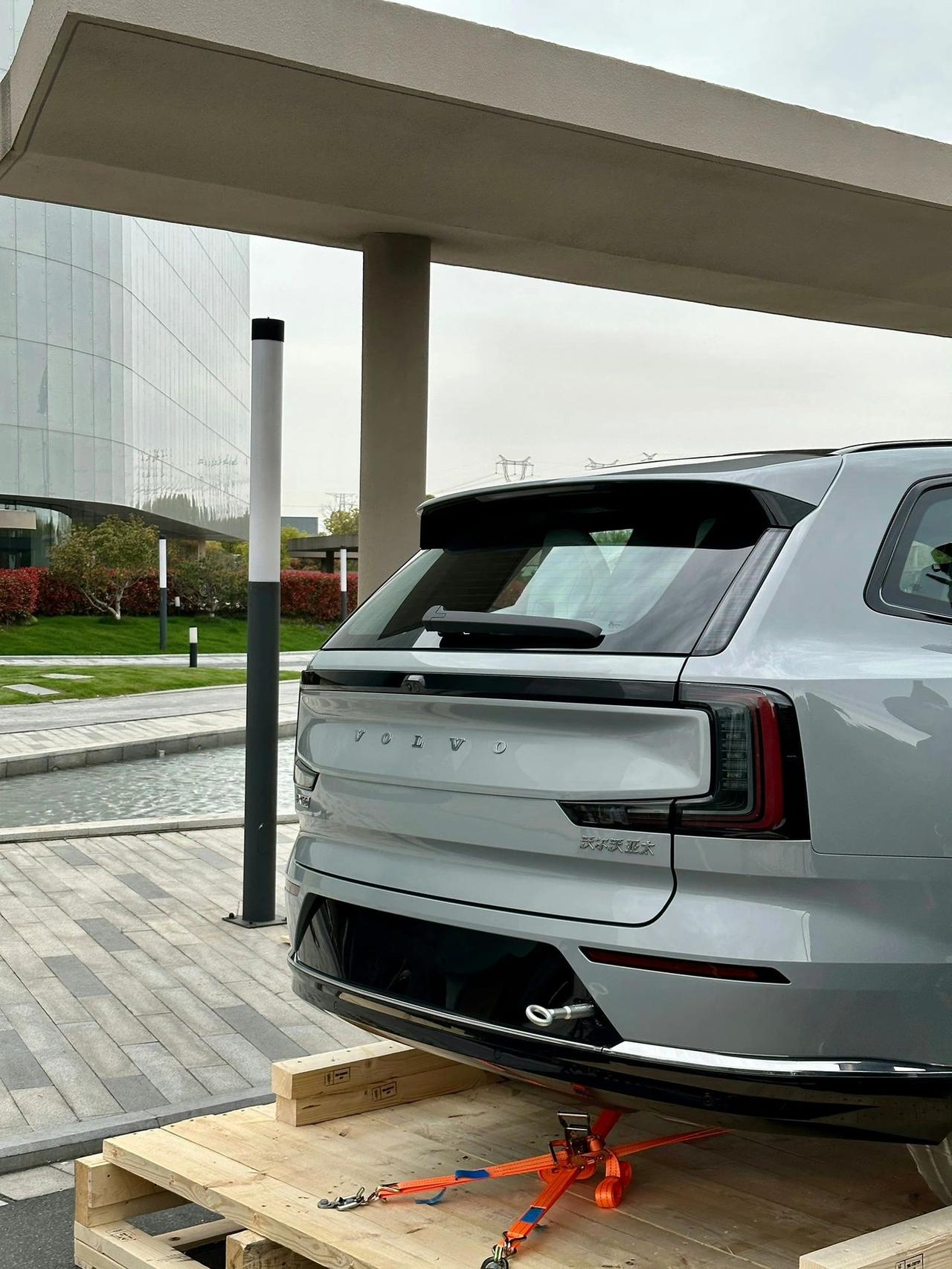 沃尔沃EX90即将国内首次亮相
将在4月上海车展国内首次亮相，熟悉的沃尔沃的设计