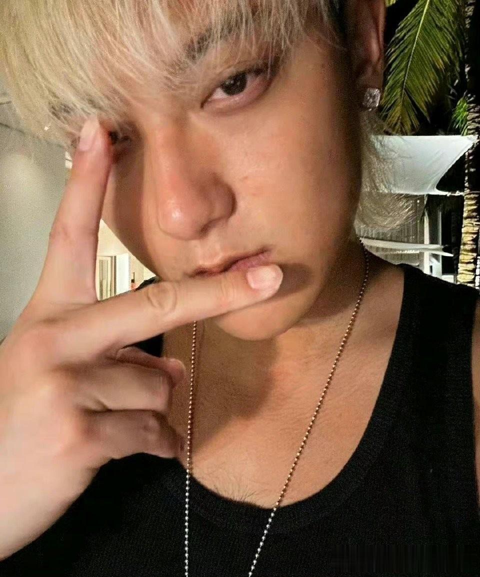 黄子韬不是男爱豆吗，怎么走起谐星路线了。