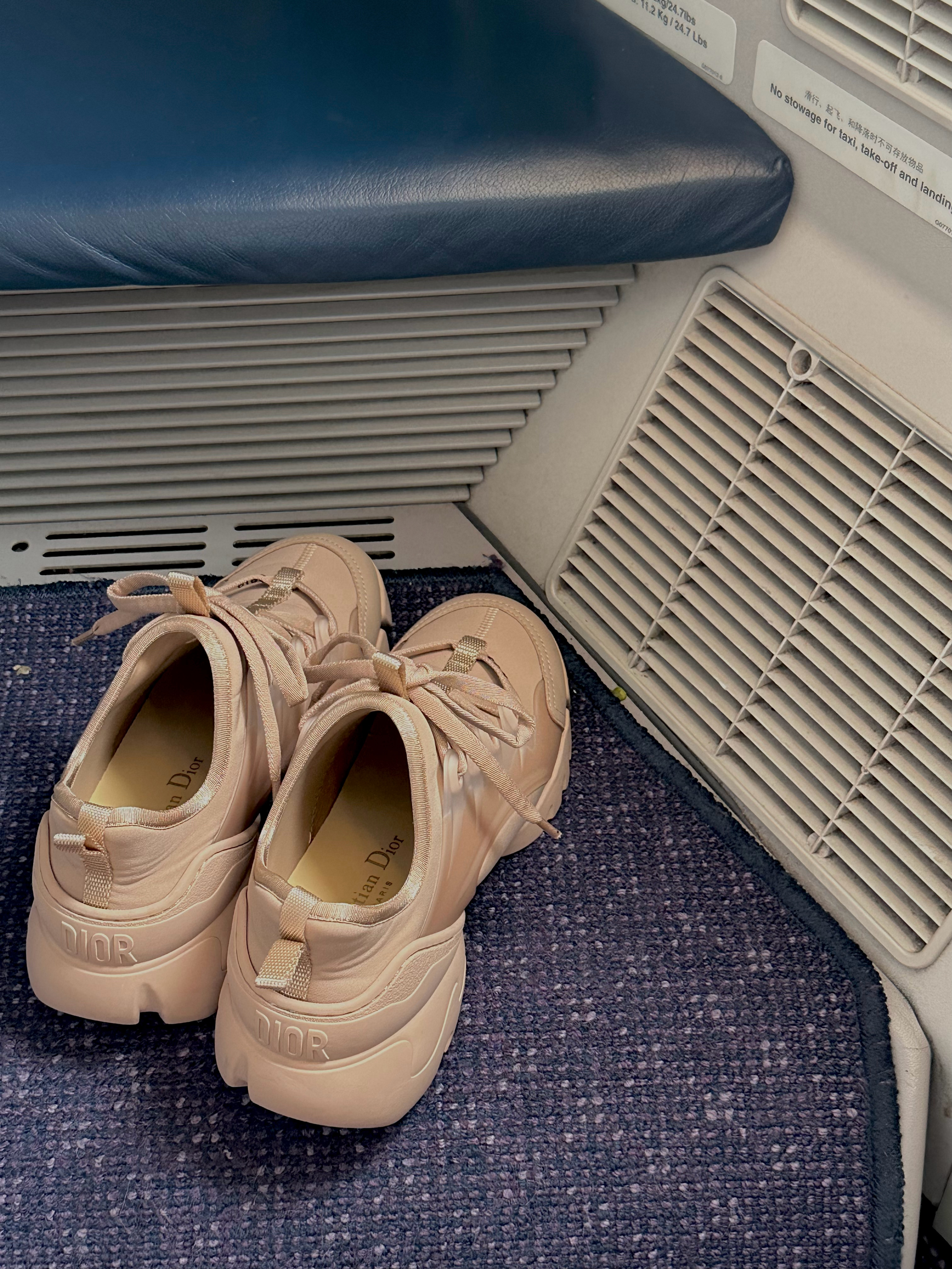 清明和复活节连放的假期开始啦 飞奔回成都吃火锅  ​​​