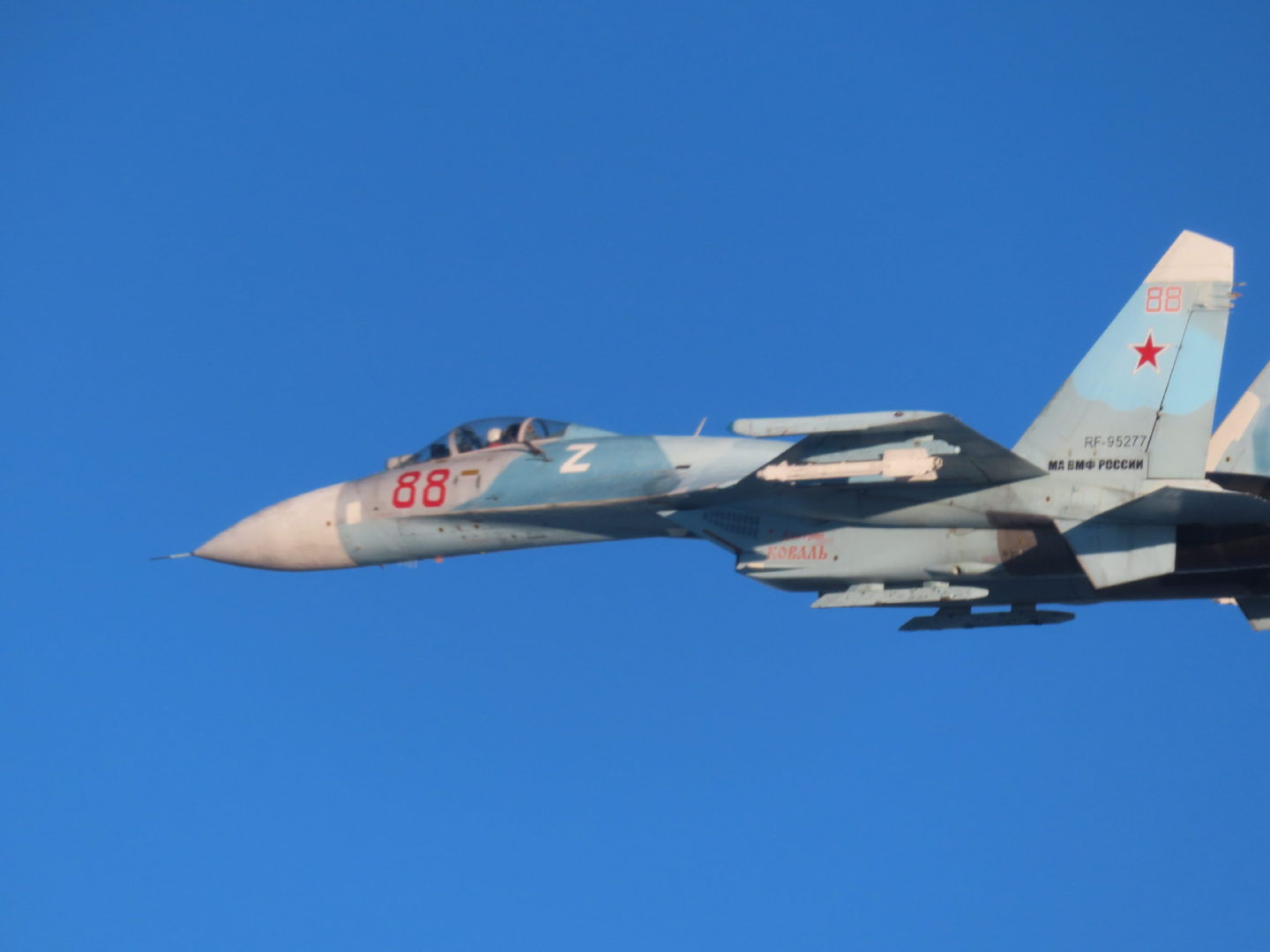 涂Z标的苏-27。RF-952