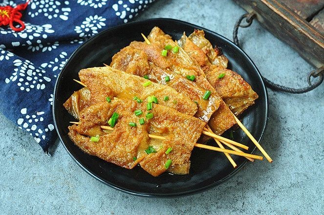  【古人的夏季下饭菜：凉拌豆腐皮】清代美食家袁枚说，要先把豆腐皮泡软，加入秋季酿