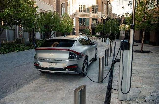 【车视头条】近日，美国公共事务研究中心和芝加哥大学能源策略研究所联合开展的一项调