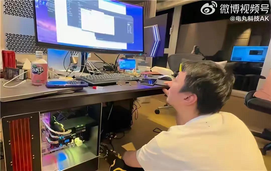 听说王思聪又升级电脑了，电脑升级了两颗AMD Zen4 96核处理器16万、全光