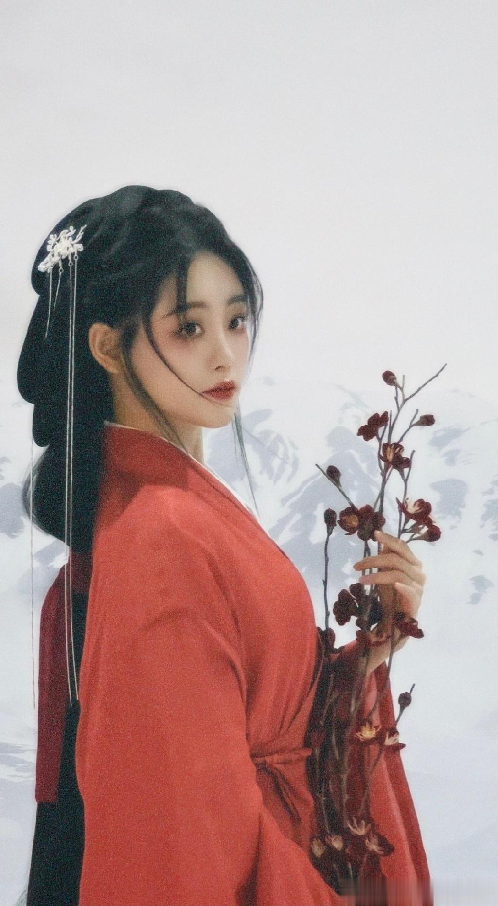#祝绪丹红衣古装造型#祝绪丹红衣古装造型也太美了[哇]红色古装适配度好高~期待《