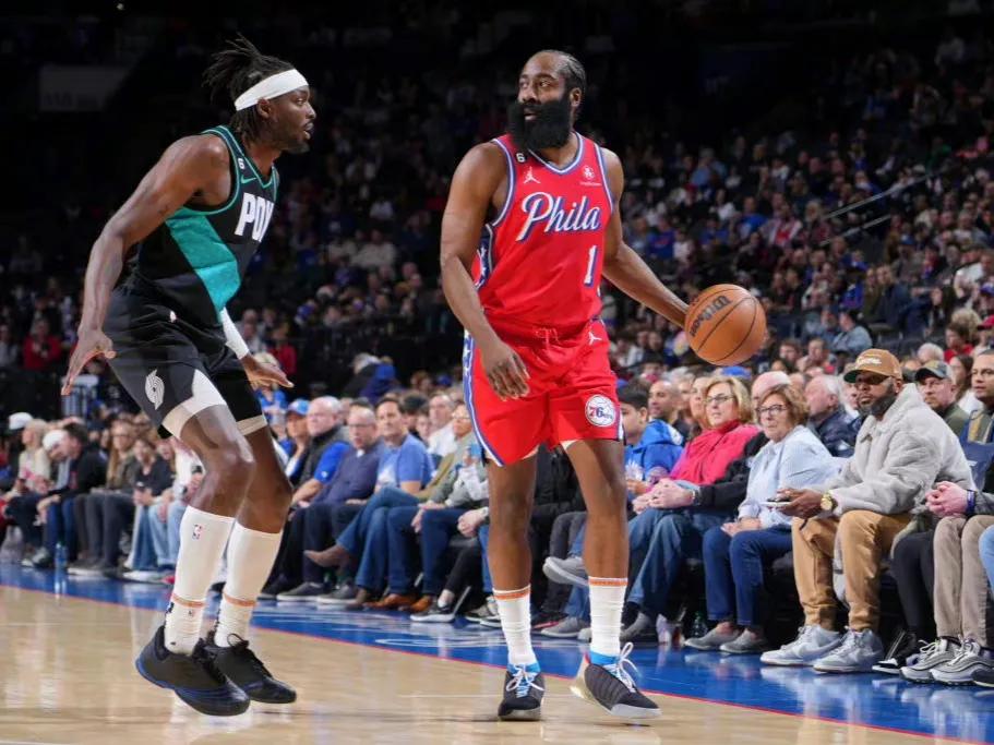 哈登罚球命中数超乔丹 现役第二仅次于詹姆斯

NBA常规赛，76人以120比11