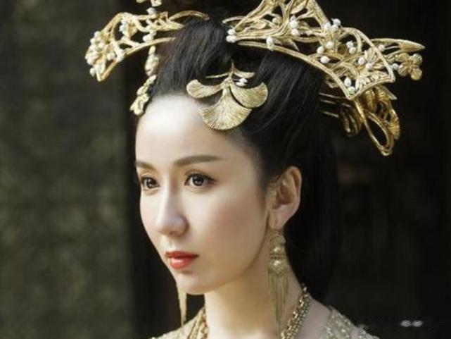 《爱情公寓》主演换上古装，美嘉清新，悠悠霸气，看到诺澜：爱了
相信有很多小伙伴，