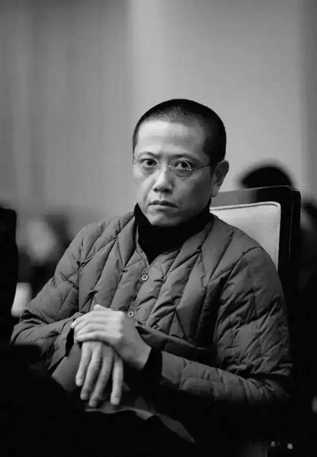 艺术家作家陈丹青：
社会三大底