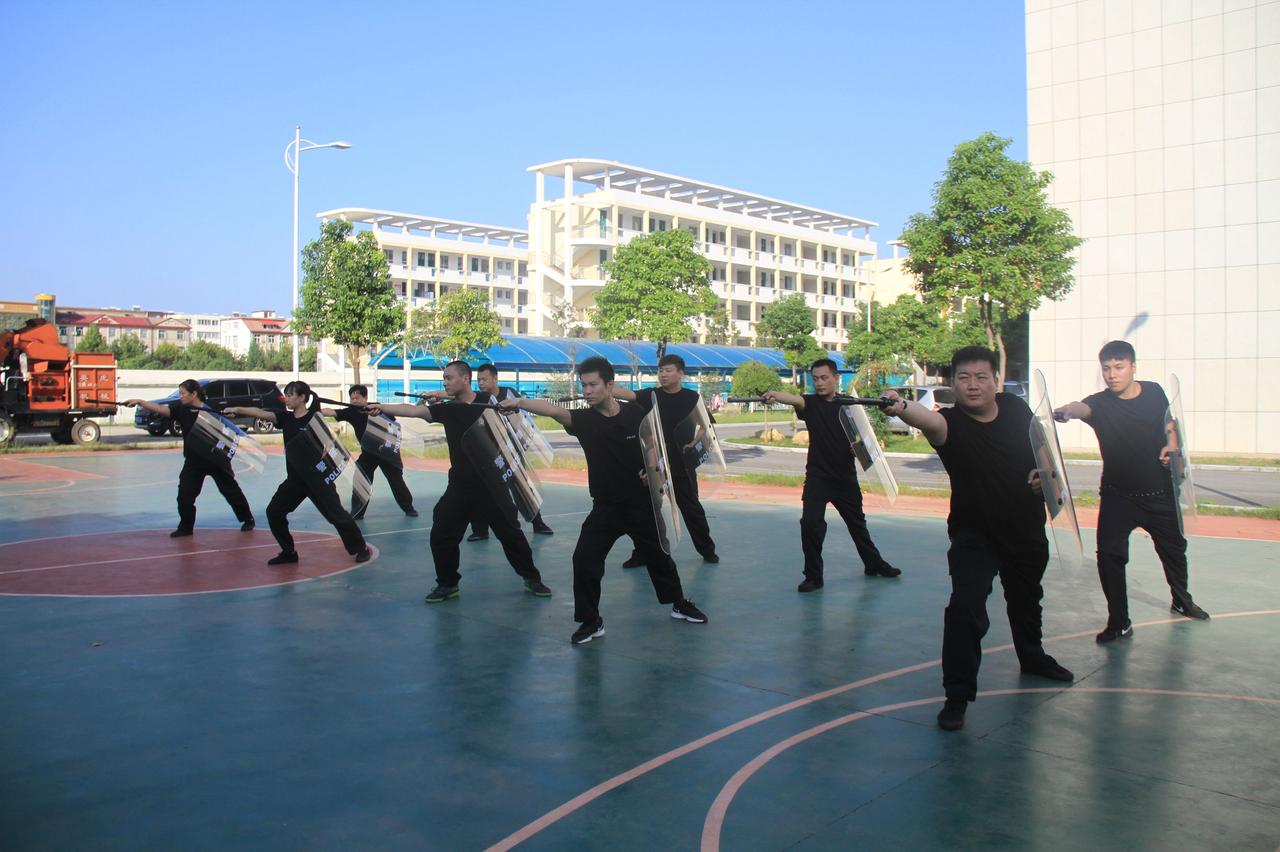 为迎接党的十九大胜利召开，9月15日，社旗县人民法院法警局在保证审判执行工作顺利