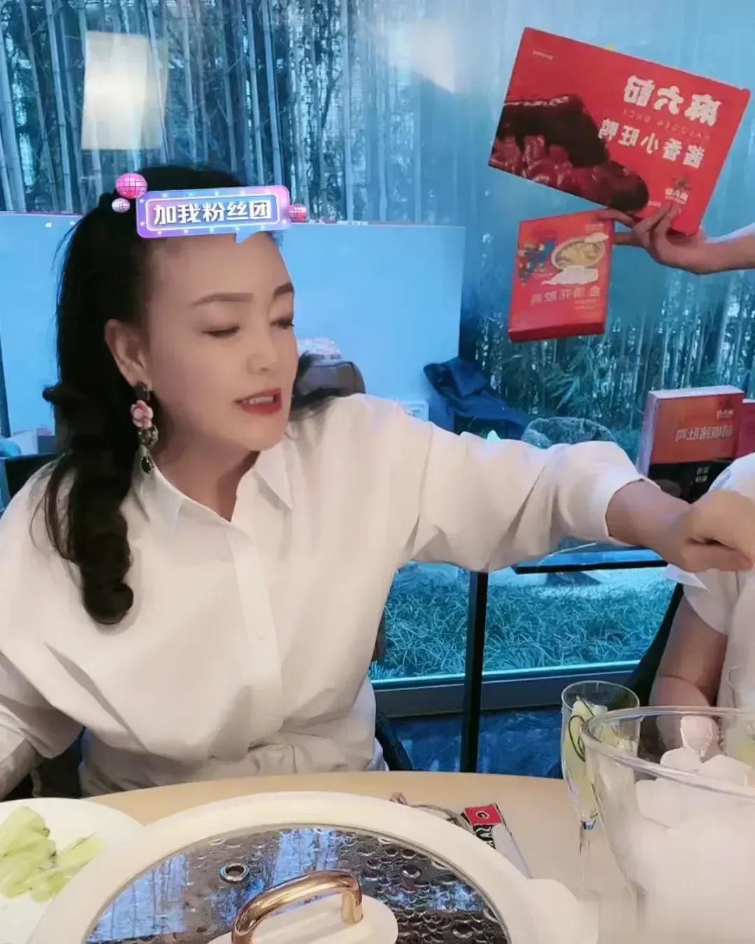 感觉张兰也挺双标的，在她眼里，前儿媳大S、儿子现任女友张颖颖都不是好人，都对他儿