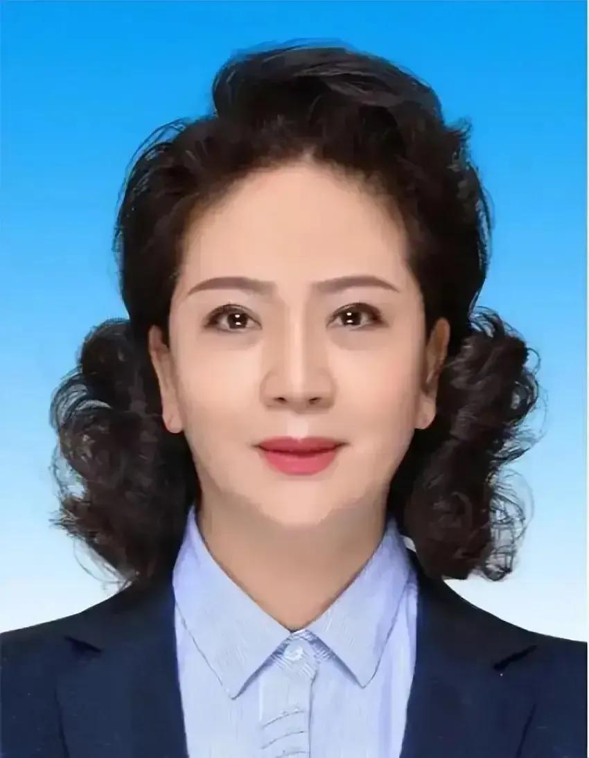 各有千秋，能干又漂亮的现代四大美女干部。哪个更好看？