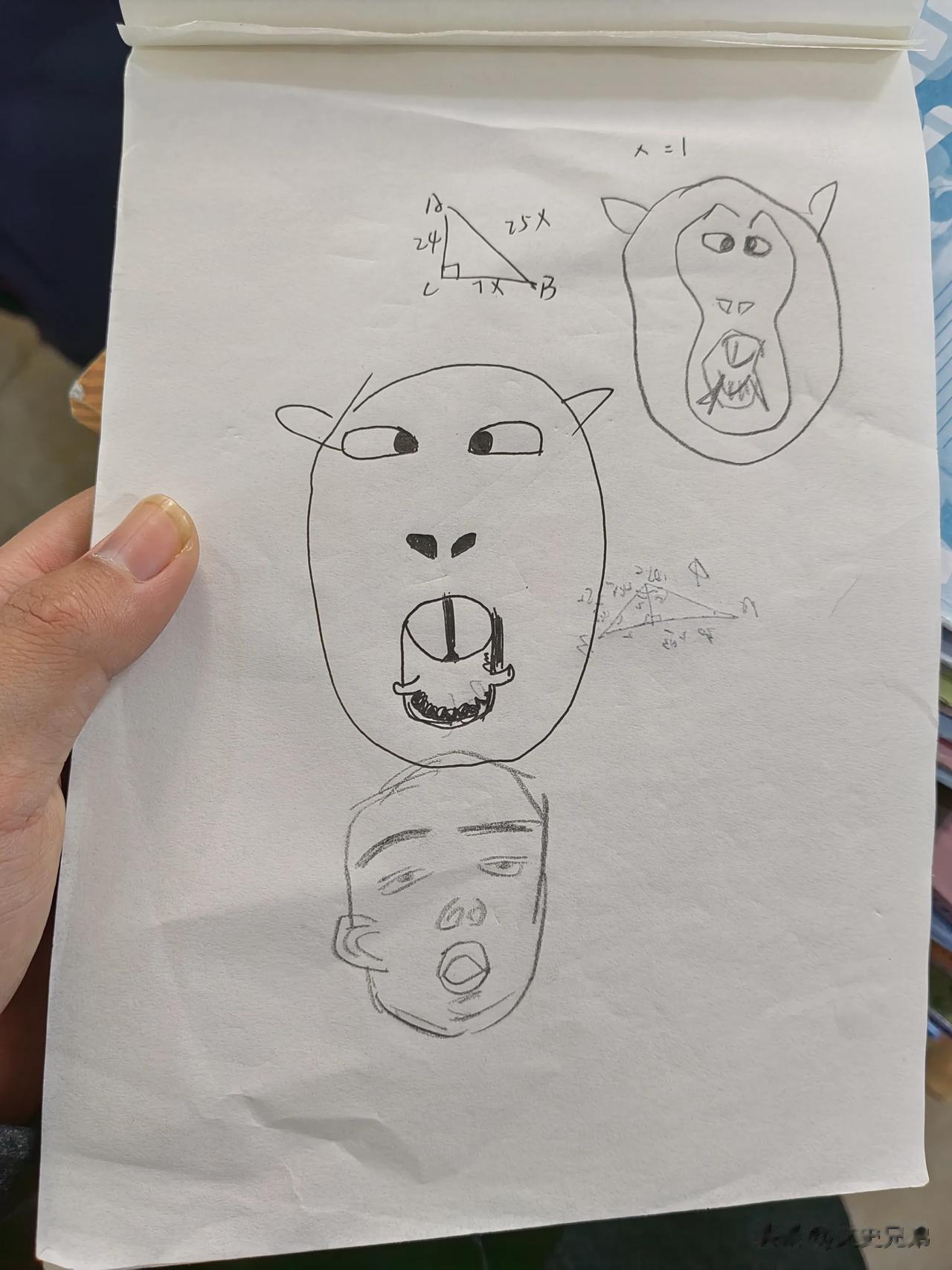  
这是一个初中生画的画，还说画的是我。
我就想知道，我有这么丑吗？
这也太抽象