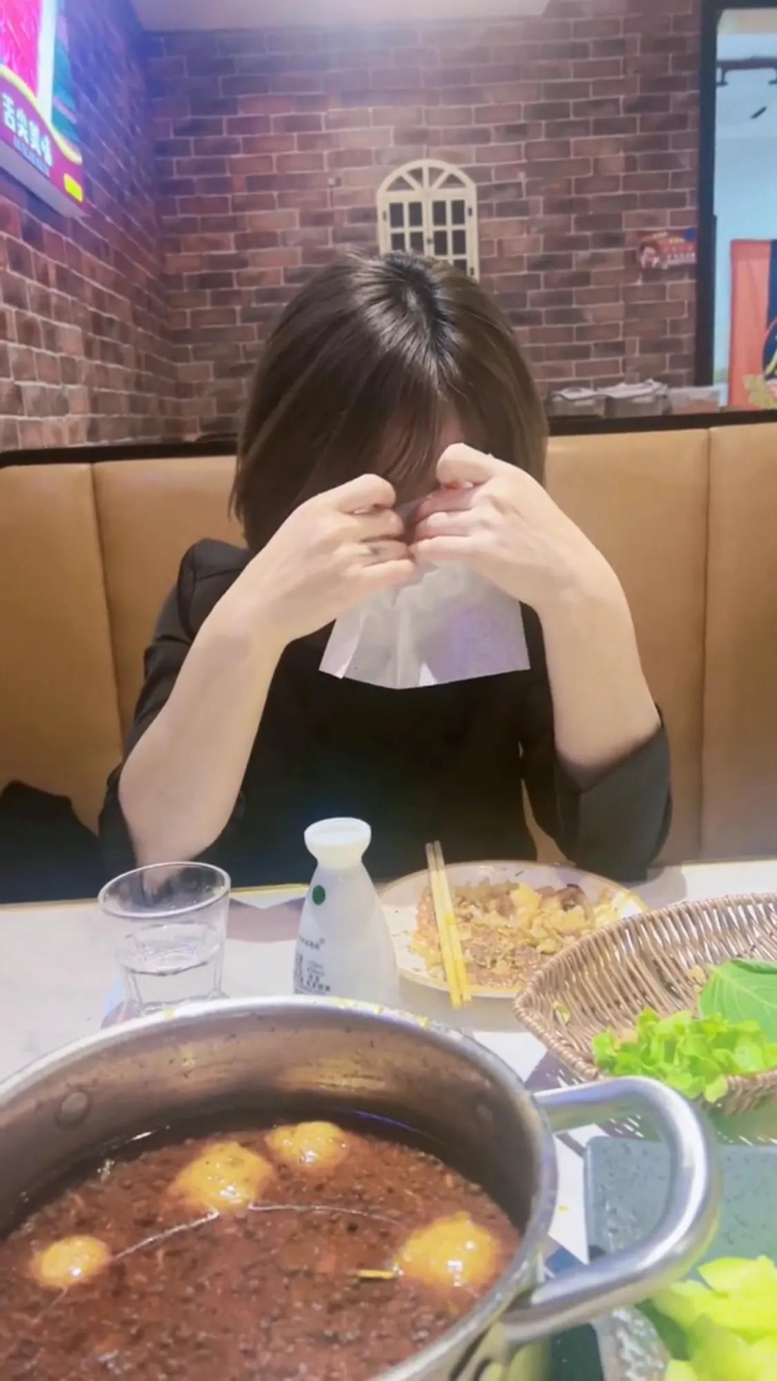 如果不能给我忠诚的婚姻，那你为什么要娶我呢？
因为我好哄好骗，是吗？
是我不懂人