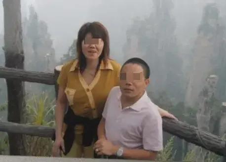 现实版潘金莲！重庆1米34的宠妻亿万富豪，被妻子毒杀，年仅38岁。

重庆的王某