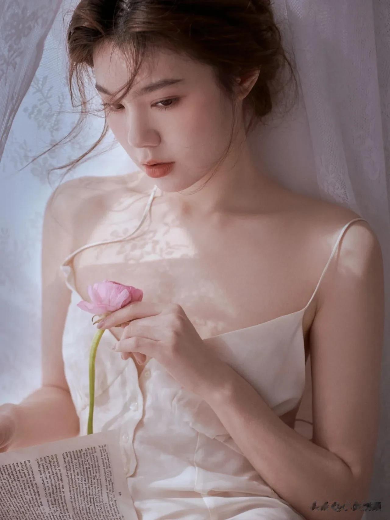 纯欲娇粉 法式轻私写真 心动?