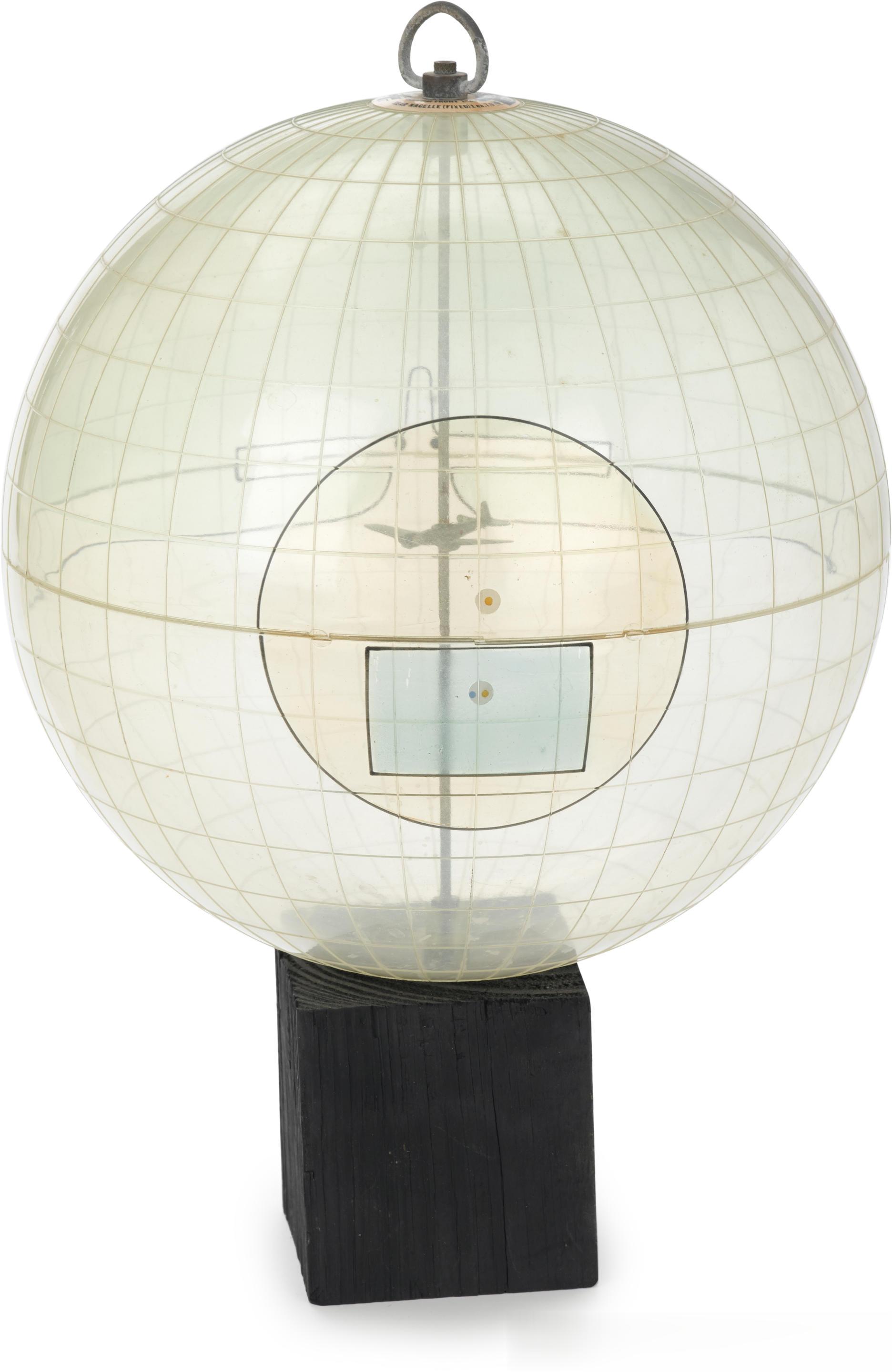 英国皇家空军在1939年制造的这个大圆球可不是装饰品，而是战斗机飞行员的专门训练