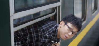 冯小刚饰演的《忠犬八公》让人泪目的两点
刚开始看《忠犬八公》的时候感觉不出什么新