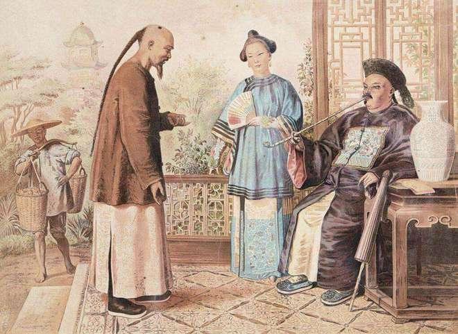 浅析清朝服饰与政治演变的关系。

清朝是中国历史上最后一个封建王朝，其服饰与政治