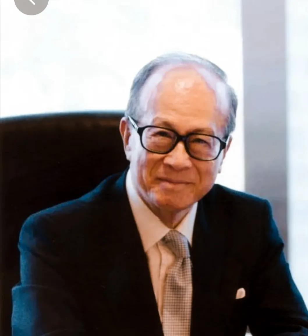 面子重要吗？李嘉诚的答案发人深省：

“当你放下面子赚钱的时候，说明你已经懂事了