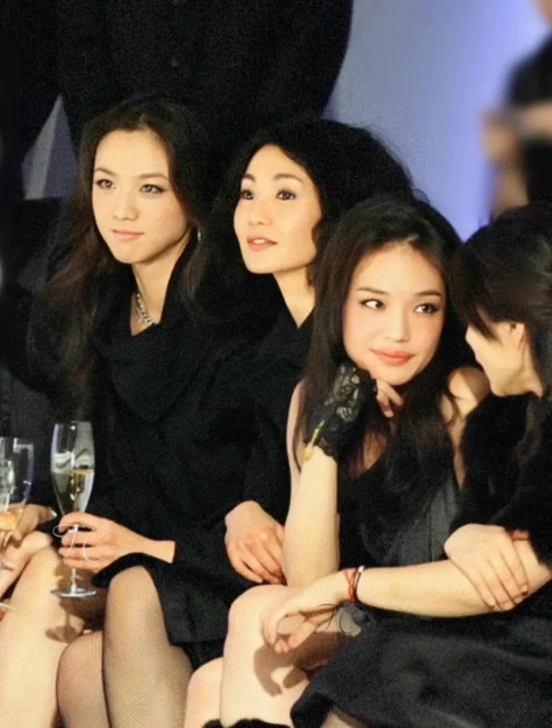 这几个人在一起…相当炸裂
女神们的同框