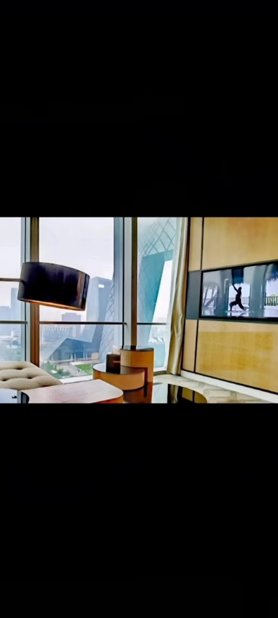 美国人基因里刻着自卑，从来没有体会到众生平等，喜欢靠物质来虚张声势，根深蒂固的等