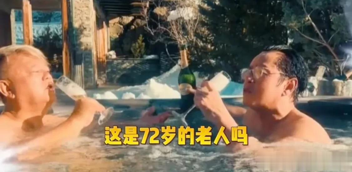 72岁的陈百祥和谭咏麟雪地泡澡共饮香槟[呲牙][呲牙][呲牙]两人同游瑞士，这精
