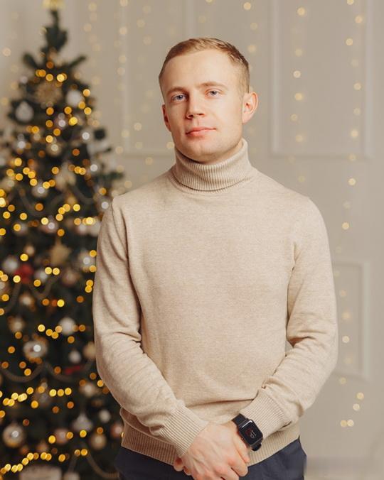 曾三次高呼向自己开炮的伊万·卡巴诺夫被追授俄罗斯联邦英雄称号
伊万·卡巴诺夫，北