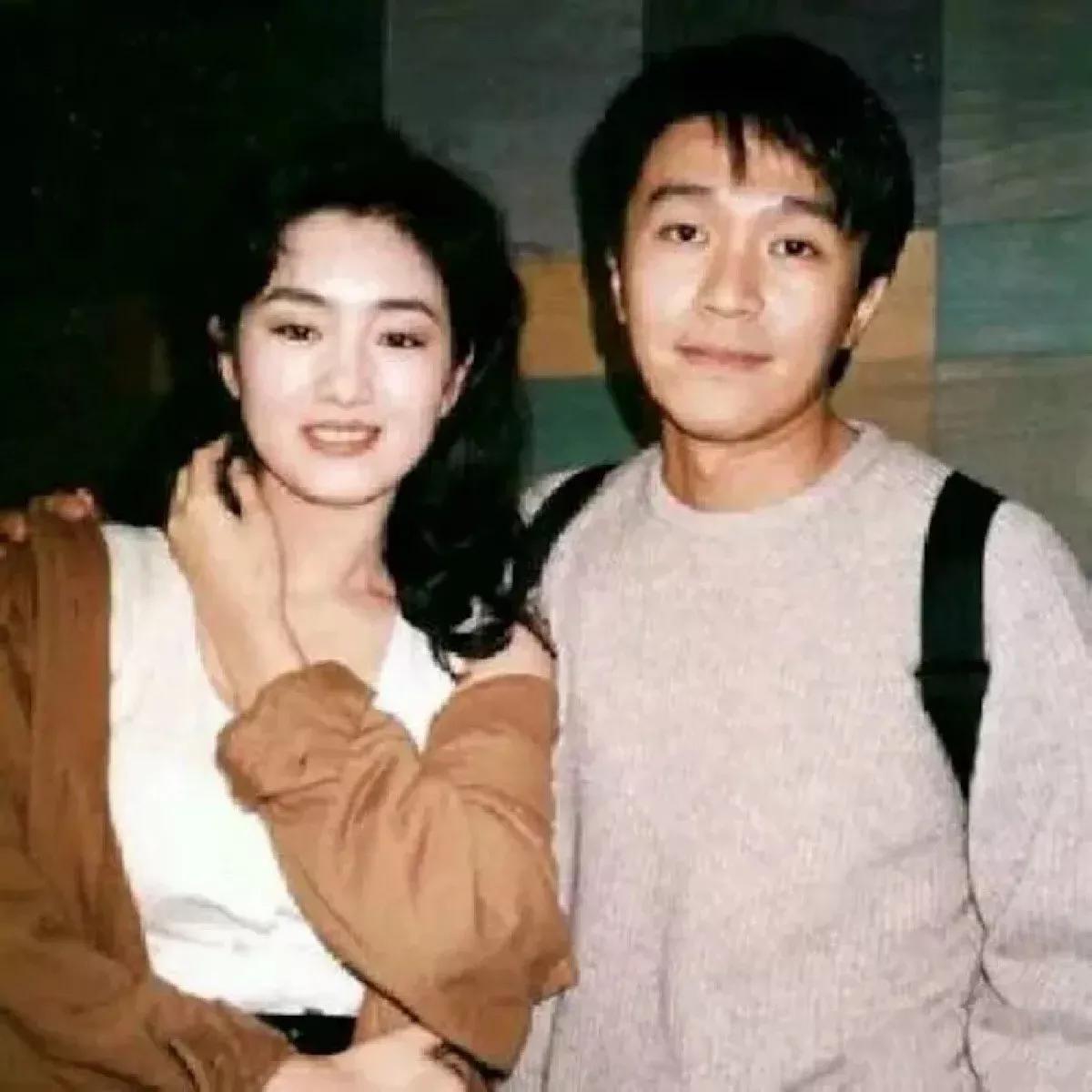 1993年，《唐伯虎点秋香》筹拍，向华强对巩俐说：“这是100万，让周星驰带你在