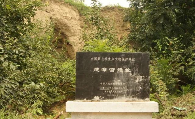 负责建章宫安保工作的部队最早叫建章营骑，之后根据“为国羽翼，如林之盛”，改名叫羽