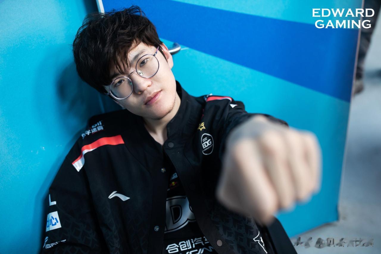 
jiejie采访放话：Scout，等我来杀他吧！
EDG在击败RA后，jiej