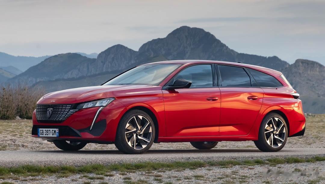 【最帅法系旅行又成焦点！猎装造型+三种动力 万人血书求引进！】说到法系旅行车，大