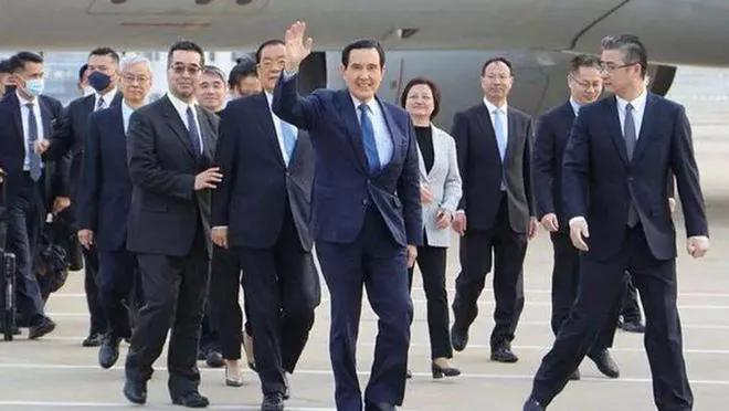 马英九此行到访大陆，不仅分量重，意义也更大，也因此更加引人关注！在他出发前，惨遭