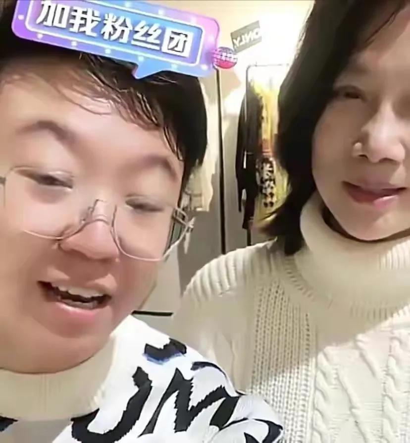 董明珠选择了与张琪合作直播带货，放弃了张兰，原因很简单。

张琪的粉丝群体和董明