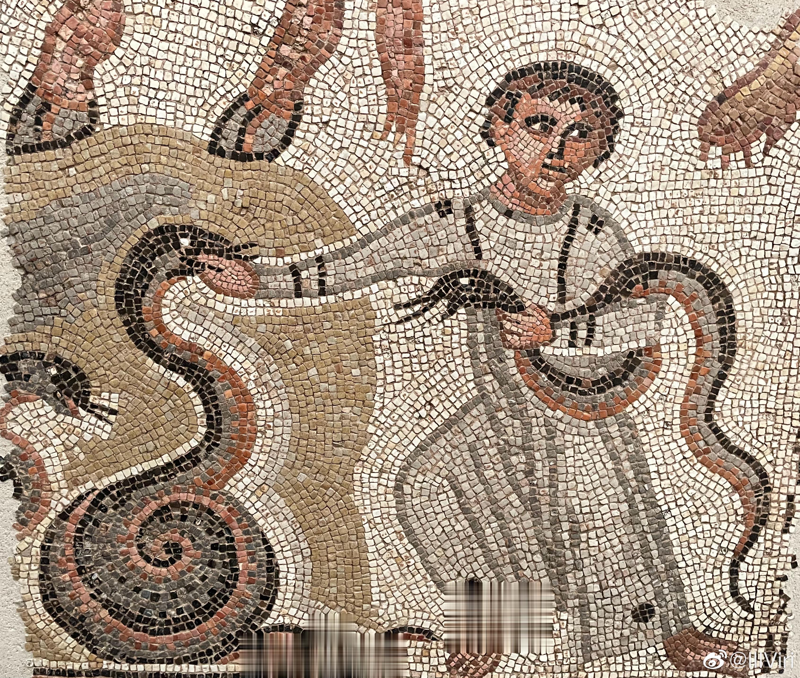 巴黎的治安真的越来越差了…昨天来玩的朋友在书摊选书的时候手机被小偷摸了。陪他去报