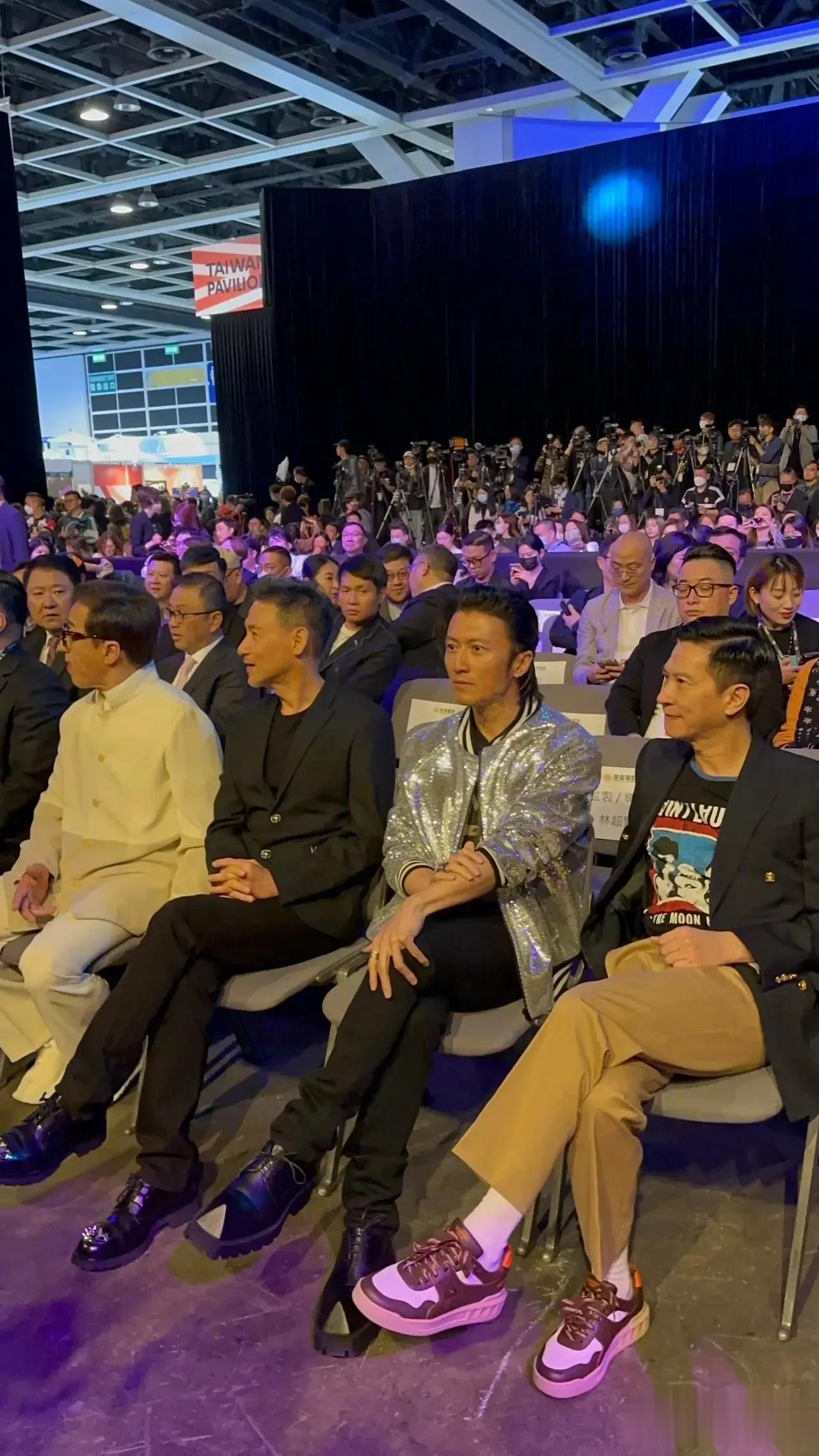 难道谢霆锋不做菜不做厨师了吗？

在2023英皇电影巡礼仪式上，谢霆锋将要导演并
