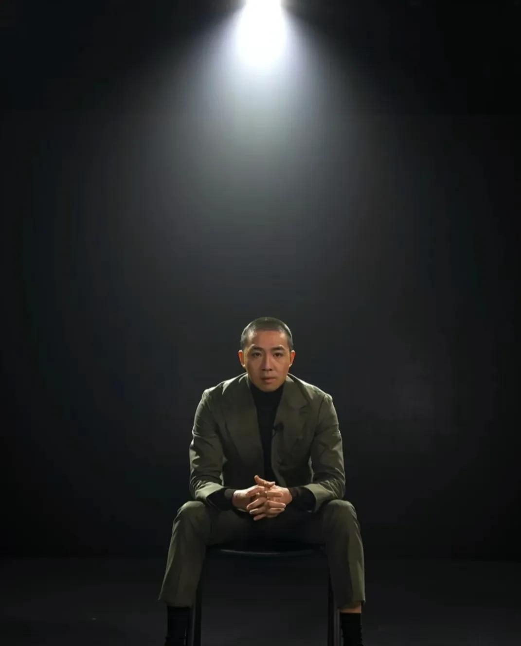 电视剧《他是谁》，收到了很多的讨论，而其中的一位演员曾经因祸得福，上帝为他关上一
