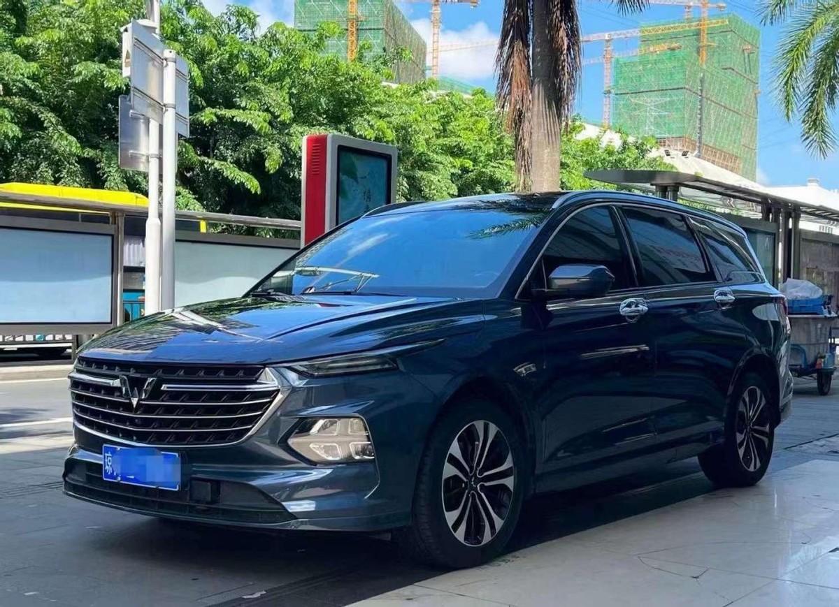 今年初，原本是打算为了一家三代能一块儿出门去换台SUV，可最后提回家的却是台顺道
