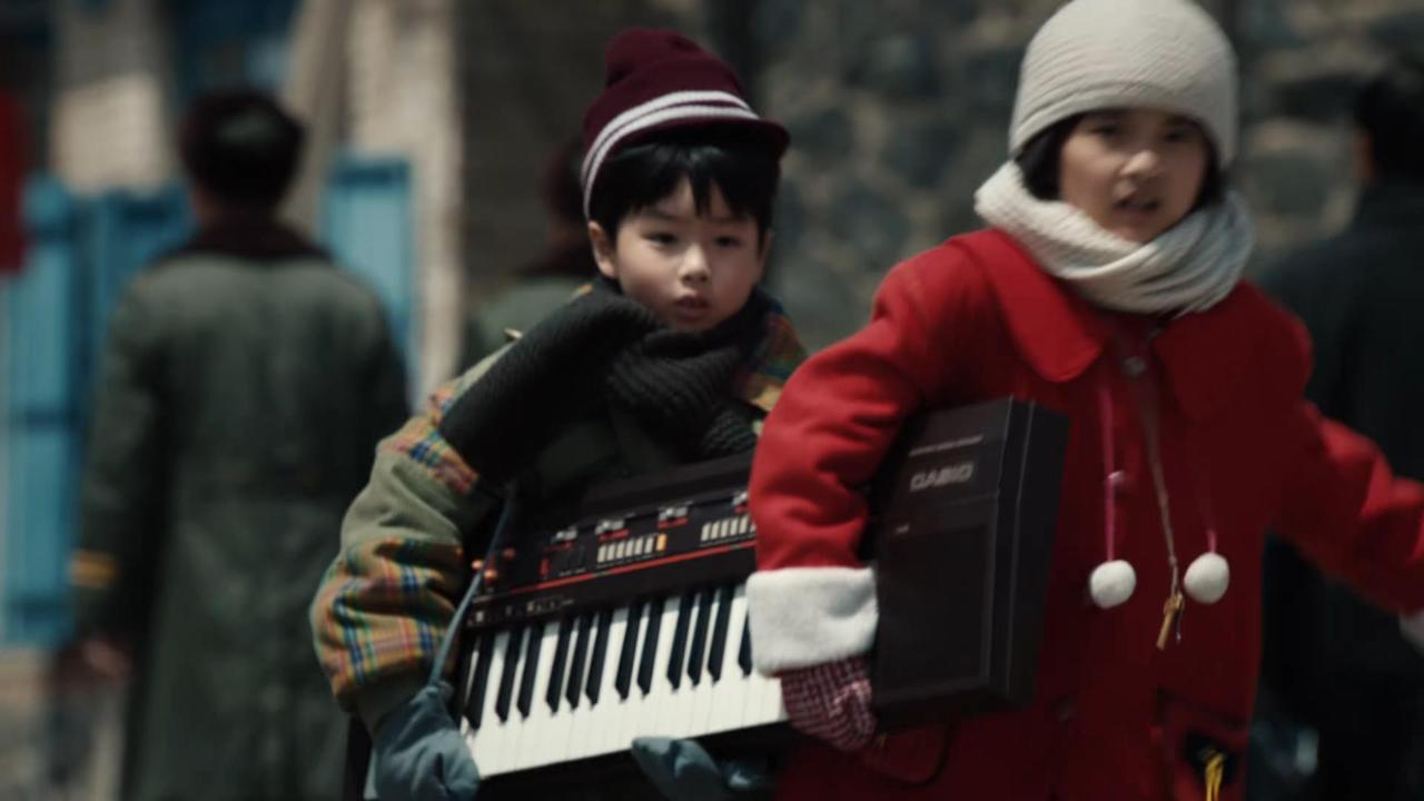 《我们的日子》里，王雪花是有点“霉运”体质在身上的，身边的人非死即伤啊。
 
小