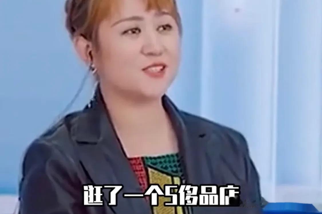 马丽曾被某奢侈品店店员歧视[呲牙][呲牙][呲牙]原来明星穿运动服t 恤也会被人