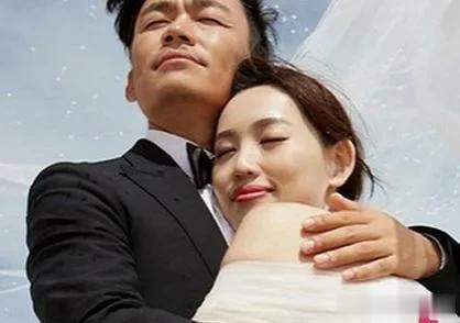 3月29日，网友在香港尖沙咀偶遇了王宝强带着儿子王子豪icon以及女友冯清ico