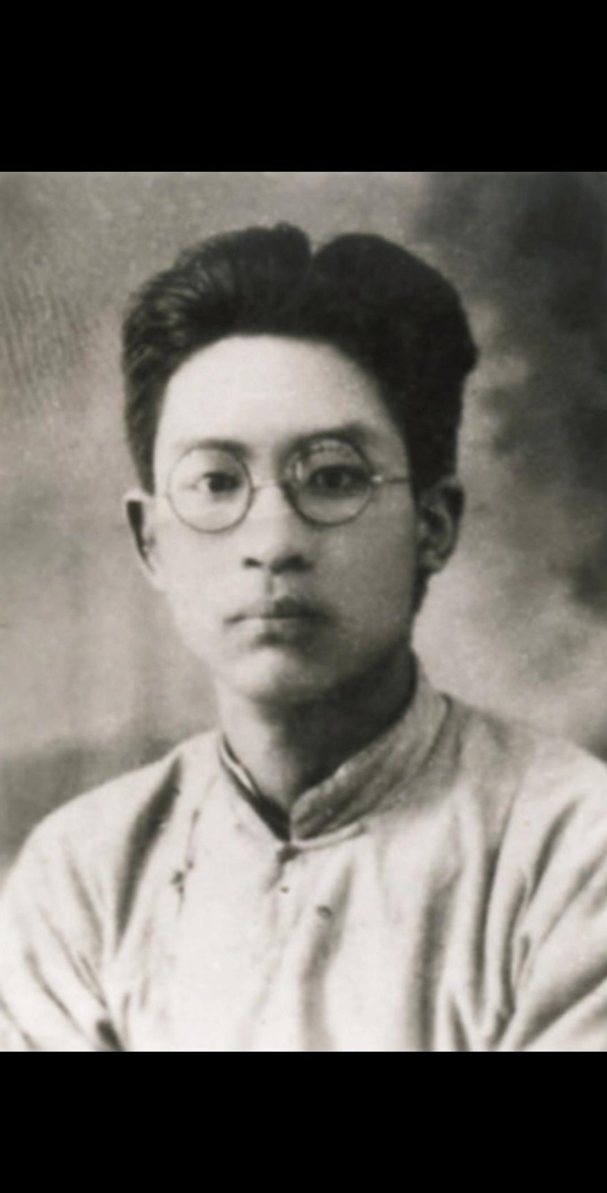 #历史那些事[超话]#李翔梧，原名李凤周，1907年7月13日，出生于河南省洛宁