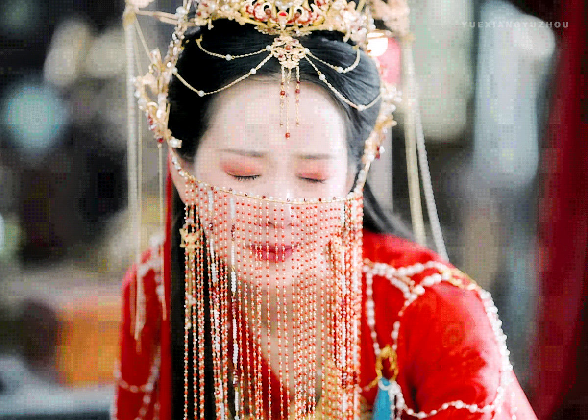 古偶剧里的珠帘面纱造型还蛮有创意，总是能让女演员美出新高度。 ​​​