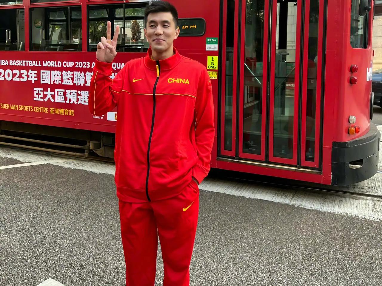 郭艾伦出现发烧和咳嗽的情况，他可能会缺席与上海男篮的比赛！

郭艾伦本人在北京时