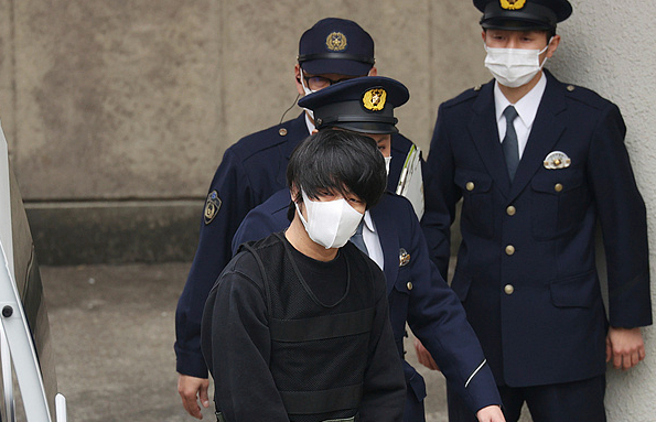 #山上彻也为啥被判无期#【安倍晋三遇刺案被告被判无期详情：检方称成长不幸非减刑理